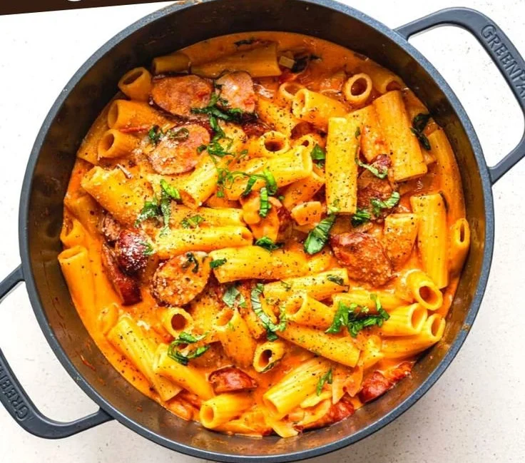 One pot sausage pasta dish with fresh ingredients